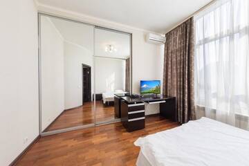 Фото номера Апартаменты с 2 спальнями Апартаменты Apartment in the city center г. Киев 5