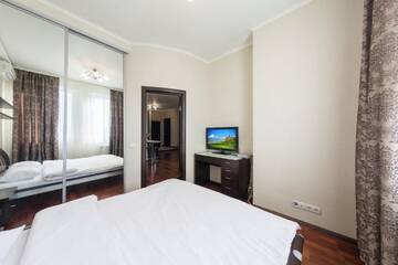Фото номера Апартаменты с 2 спальнями Апартаменты Apartment in the city center г. Киев 10