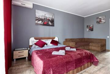 Фото номера Апартаменты с 2 спальнями Апартаменты V80-18 MODERN TWO NEW LARGE 80m2 SEPARATE 2BEDROOMS - CENTRAL LOCATION, OLYMPIC STADIUM - GULLIVER MALL - Velyka Vasylkivska St, 80 г. Киев 80