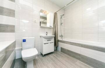 Фото номера Апартаменты с 1 спальней Апартаменты FlatRent Drahomanova 2a г. Киев 2