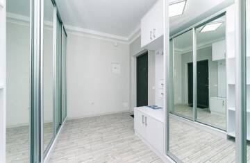 Фото номера Улучшенные апартаменты Апартаменты FlatRent Drahomanova 2a г. Киев 11
