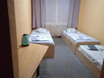 Фото номера Бюджетный трехместный номер Отель Freedom Hotel Kiev г. Киев 2