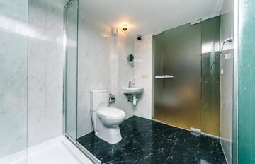 Фото номера Апартаменты - Двухуровневые Апартаменты VIP Apartment at Horodetskoho 4 г. Киев 36