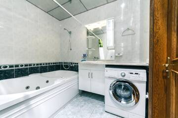 Фото номера Апартаменты - Двухуровневые Апартаменты VIP apartment near Olympic Stadium г. Киев 12