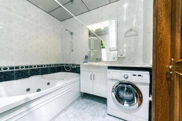 Фото номера Апартаменты - Двухуровневые Апартаменты VIP apartment near Olympic Stadium г. Киев 40