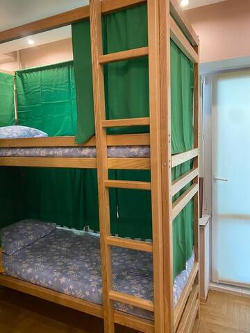 Фото номера Спальное место на 1 ярусе двухъярусной кровати в общем номере для мужчин и женщин с 6 кроватями Хостелы VIP "Hostel OK Hotel" г. Киев 9
