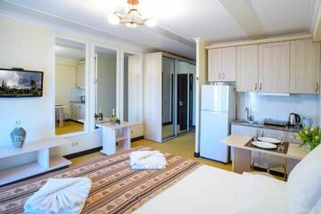 Фото номера Стандартные апартаменты Апарт-отели ApartHotel on Klinichna st. (1st entrance) г. Киев 13