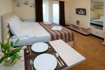 Фото номера Улучшенные апартаменты Апарт-отели ApartHotel on Klinichna st. (1st entrance) г. Киев 5