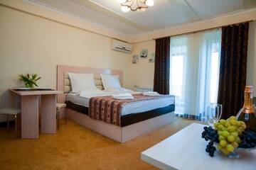 Фото номера Улучшенные апартаменты Апарт-отели ApartHotel on Klinichna st. (1st entrance) г. Киев 6
