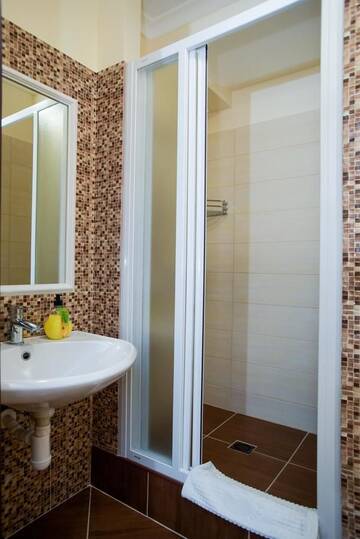 Фото номера Стандартные апартаменты Апарт-отели ApartHotel on Klinichna st. (1st entrance) г. Киев 7