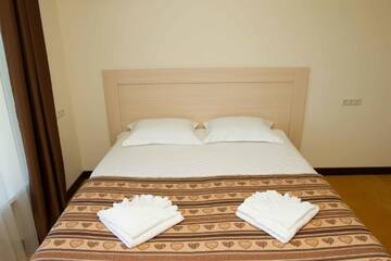 Фото номера Улучшенные апартаменты Апарт-отели ApartHotel on Klinichna st. (1st entrance) г. Киев 9