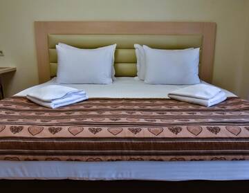 Фото номера Улучшенные апартаменты Апарт-отели ApartHotel on Klinichna st. (1st entrance) г. Киев 3