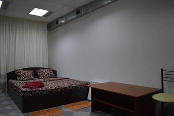Фото номера Четырехместный номер с общей ванной комнатой Хостелы Guest House on Saksahanskoho Street г. Киев 5