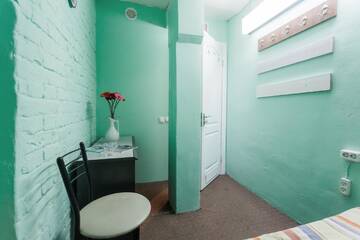 Фото номера Одноместный номер с общей ванной комнатой Хостелы Guest House on Saksahanskoho Street г. Киев 4