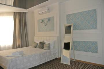 Фото номера Улучшенный номер-студио Отель Mini Hotel on Poznyaky г. Киев 3