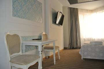 Фото номера Улучшенный номер-студио Отель Mini Hotel on Poznyaky г. Киев 9