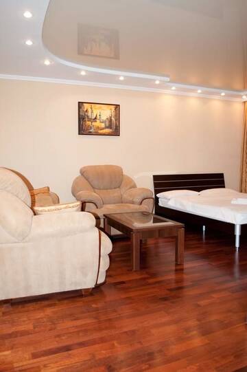 Фото номера Апартаменты с балконом Апартаменты KyivStay Pochaynynska Apartment г. Киев 8