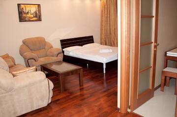 Фото номера Апартаменты с балконом Апартаменты KyivStay Pochaynynska Apartment г. Киев 16