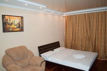 Фото номера Апартаменты с балконом Апартаменты KyivStay Pochaynynska Apartment г. Киев 26
