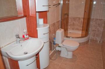 Фото номера Апартаменты с балконом Апартаменты KyivStay Pochaynynska Apartment г. Киев 32