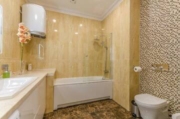 Фото номера Апартаменты Делюкс Апартаменты Royal Tower Olimpiyska г. Киев 52