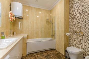 Фото номера Апартаменты Делюкс Апартаменты Royal Tower Olimpiyska г. Киев 21