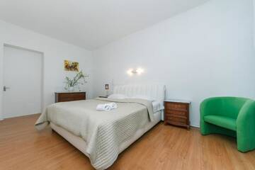 Фото номера Апартаменты с 2 спальнями Апартаменты WeinKiev on Proresnaya str. г. Киев 28