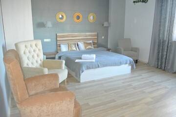 Фото номера Двухместный номер Делюкс с 1 кроватью Отель Mini Hotel on Demiivska г. Киев 2