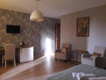 Фото номера Улучшенный трехместный номер Отель Mini Hotel on Demiivska г. Киев 3