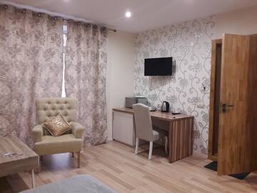 Фото номера Двухместный номер Делюкс с 1 кроватью Отель Mini Hotel on Demiivska г. Киев 5