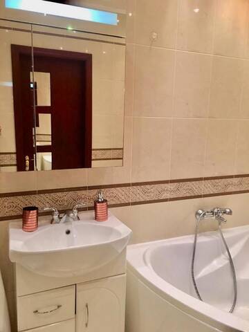 Фото номера Апартаменты с видом на озеро Апартаменты LuxCityApart on Ushakova 1V г. Киев 12