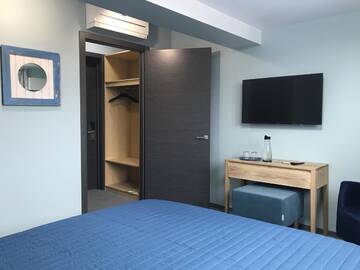 Фото номера Стандартный номер с кроватью размера &quot;king-size&quot; Отель Dudman Hotel г. Киев 4