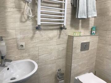 Фото номера Стандартный номер с кроватью размера &quot;king-size&quot; Отель Dudman Hotel г. Киев 7