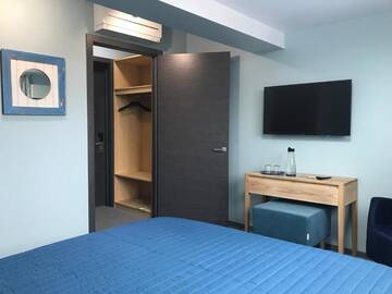 Фото номера Стандартный номер с кроватью размера &quot;king-size&quot; Отель Dudman Hotel г. Киев 11