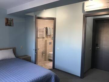 Фото номера Стандартный номер с кроватью размера &quot;king-size&quot; Отель Dudman Hotel г. Киев 4