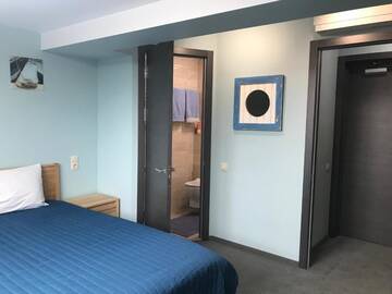 Фото номера Стандартный номер с кроватью размера &quot;king-size&quot; Отель Dudman Hotel г. Киев 12