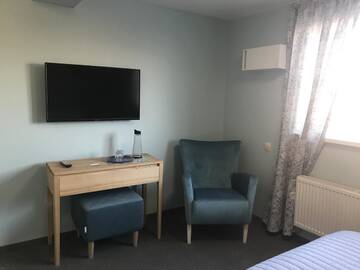 Фото номера Стандартный номер с кроватью размера &quot;king-size&quot; Отель Dudman Hotel г. Киев 5