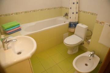 Фото номера Апартаменты с 1 спальней Апартаменты Apartment in 2 min from Poznyaky metro station г. Киев 29