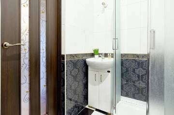 Фото номера Апартаменты с 2 спальнями Апартаменты S12-58 MODERN APARTHOTEL WITH TWO 2BEDROOMS IN CENTRAL KIEV - BESSARABSKA SQUERE - GULLIVER MALL - OLYMPIC STADIUM - PALACE OF SPORTS - Saksahanskoho St, 12Б г. Киев 55