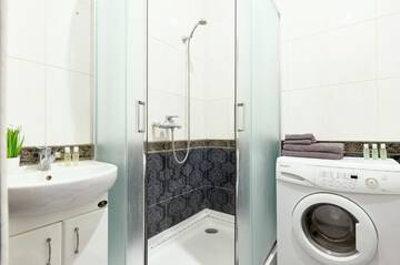 Фото номера Апартаменты с 2 спальнями Апартаменты S12-58 MODERN APARTHOTEL WITH TWO 2BEDROOMS IN CENTRAL KIEV - BESSARABSKA SQUERE - GULLIVER MALL - OLYMPIC STADIUM - PALACE OF SPORTS - Saksahanskoho St, 12Б г. Киев 54