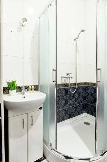 Фото номера Апартаменты с 2 спальнями Апартаменты S12-58 MODERN APARTHOTEL WITH TWO 2BEDROOMS IN CENTRAL KIEV - BESSARABSKA SQUERE - GULLIVER MALL - OLYMPIC STADIUM - PALACE OF SPORTS - Saksahanskoho St, 12Б г. Киев 25