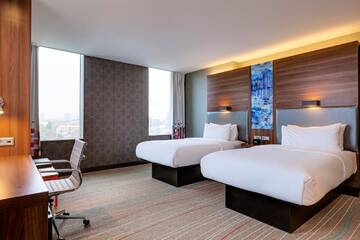 Фото номера Двухместный номер с 2 отдельными кроватями Отель Sky Loft Hotel Kyiv by Rixwell г. Киев 2