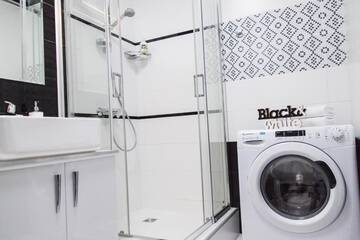 Фото номера Улучшенные апартаменты Апартаменты The best apartment in Kiev Black &amp; White г. Киев 58