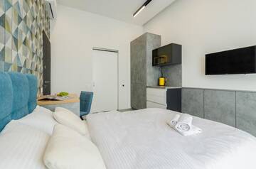 Фото номера Апартаменты-студио Апартаменты Smart New Apartment near Railway Station 1A г. Киев 19