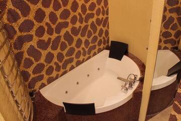 Фото номера Люкс с 2 спальнями Апартаменты KRESATIK STREET CITY CENTER FOR BIG FAMILY г. Киев 12