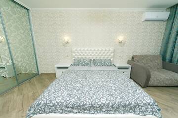 Фото номера Апартаменты с 2 спальнями Апартаменты 2 bedroom, Osokorki metro 3 minutes, not smoked г. Киев 30