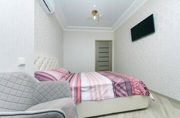 Фото номера Апартаменты с 2 спальнями Апартаменты 2 bedroom, Osokorki metro 3 minutes, not smoked г. Киев 35