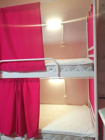 Фото номера Кровать в общем 8-местном номере Хостелы Hostel 777 Vokzal г. Киев 4