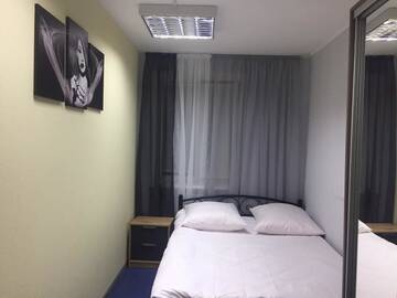 Фото номера Улучшенный двухместный номер с 1 кроватью Хостелы UNEED г. Киев 2