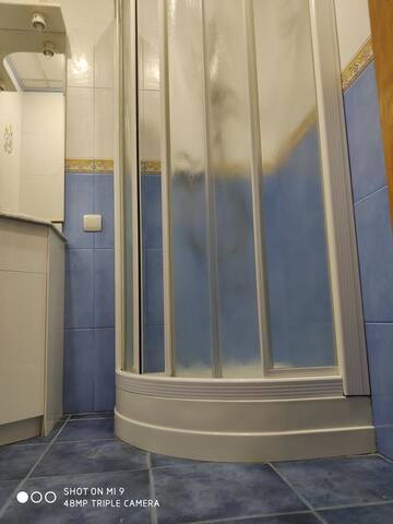 Фото номера Спальное место на двухъярусной кровати в общем 6-местном номере для мужчин и женщин Хостелы Hostel LEON Kiev г. Киев 3